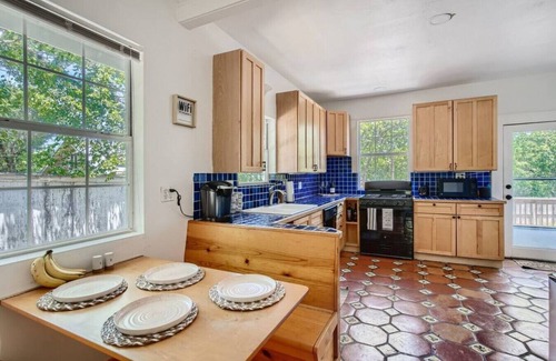 Travis Heights House | Spacious 2/2 Home Prime Location Mins to DT/SOCO & SXSW Top Spots