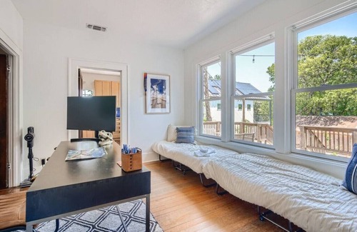 Travis Heights House | Spacious 2/2 Home Prime Location Mins to DT/SOCO & SXSW Top Spots