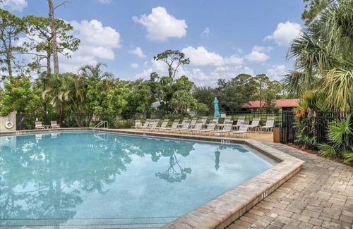 Sarasota Villa | Spacious 2 BD and 2BA Villa 13 minutes from Siesta Key!