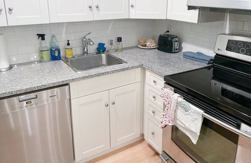 Regal Heights House | Spacious 2-bdrm with sheltered back garden oasis