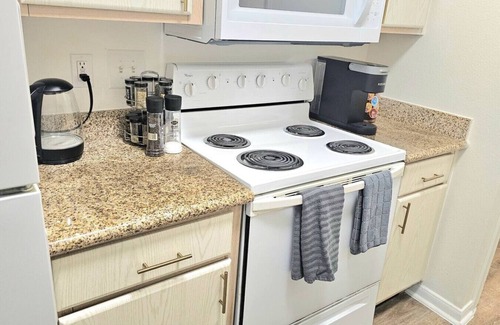 MacGregor Apartment | Spacious 2 Bed 2 Bath | 9 minutes from Downtown