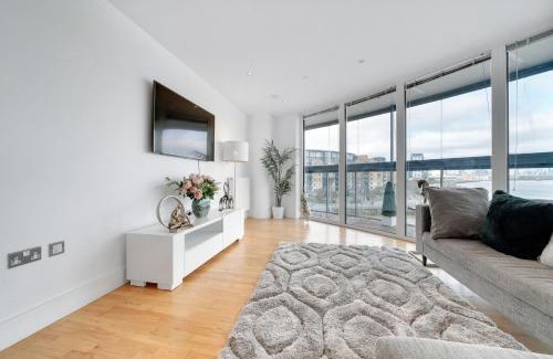 Greenwich West Apartment | Spacious 2-Bed 2-Bath Apartment with River Views - Greenwich London Ideal for Business Leisure & Long Stays