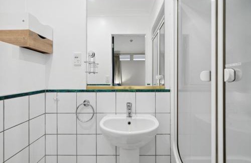 Te Aro Apartment | Spacious, 2 Bed, 2 Bath Central City Retreat