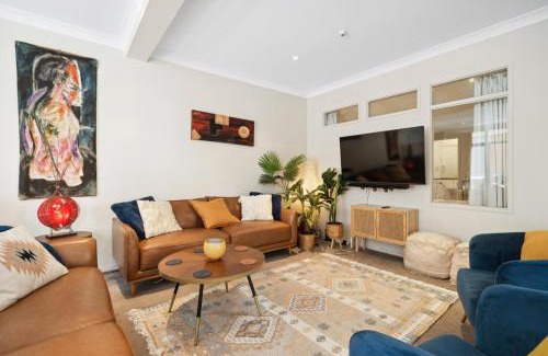 Te Aro Apartment | Spacious, 2 Bed, 2 Bath Central City Retreat