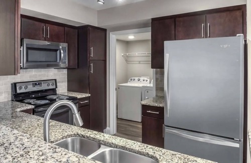 Charlotte Apartment | Spacious 2 Bed-2 Bath in Heart of Uptown-FREE Parking-Self Check-in! City views!