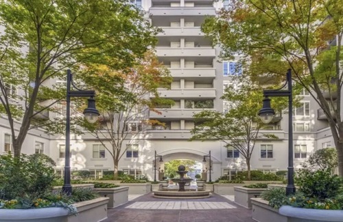 Charlotte Apartment | Spacious 2 Bed-2 Bath in Heart of Uptown-FREE Parking-Self Check-in! City views!