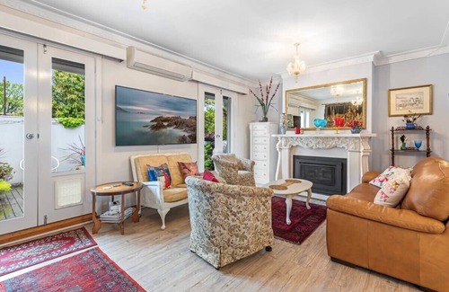 Brighton Apartment | Spacious 2-Bed Apartment Minutes From Elwood Beach