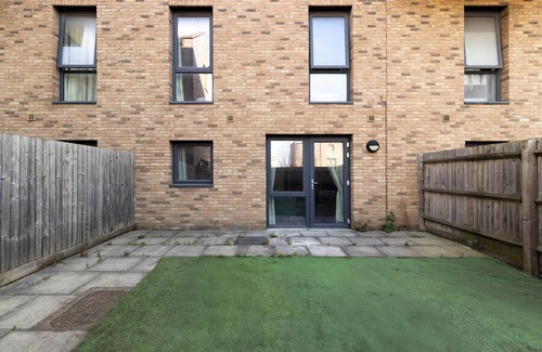 Glyndon Apartment | Spacious 2 Bed Apartment