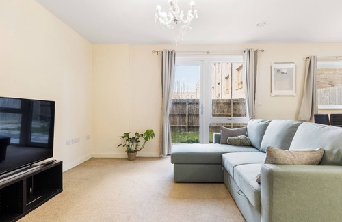 Glyndon Apartment | Spacious 2 Bed Apartment