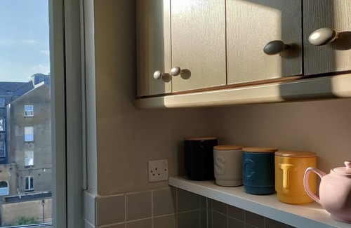 Eastbourne Seafront Apartment | Spacious 2-bed flat close to theatres and beach with a lift for easy access