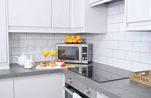 Plymouth Apartment | Spacious 2 Bed Flat | Central