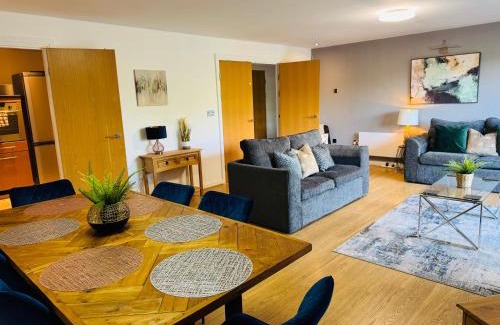 Century Wharf Apartment | Spacious 2 Bed Perfect for City Centre & Bay, Pool, Gym