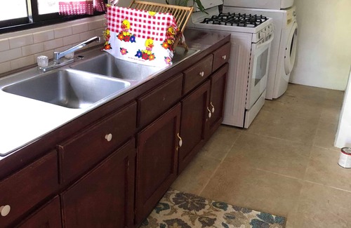 Bermudian Landing House | Spacious 2 bed room house located in Burrell Boom