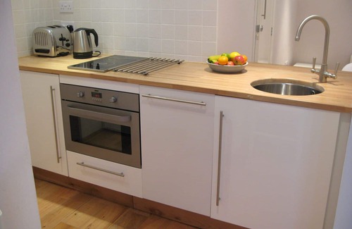 Cheltenham Apartment | Spacious 2-Bed Self-Catering Studio, Cheltenham Town