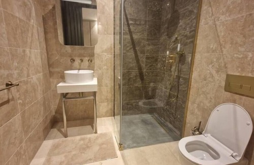 Hendon Apartment | Spacious 2 Bedroom w/ Balcony in Hendon