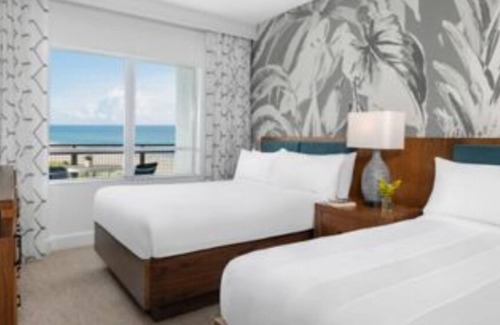 Singer Island Hotel | Spacious 2 bedroom condo with ocean front view.