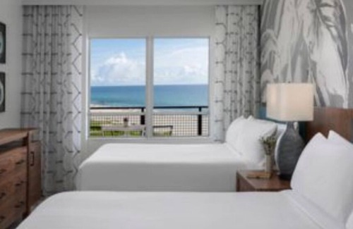 Singer Island Hotel | Spacious 2 bedroom condo with ocean front view.