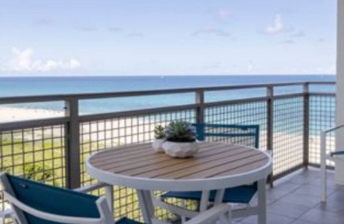 Singer Island Hotel | Spacious 2 bedroom condo with ocean front view.