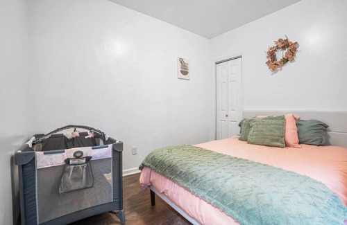 Beaver Hills Apartment | Spacious 2-bedroom+1 apartment in peaceful New Haven with WiFi