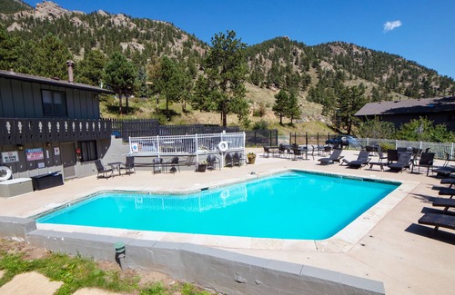 Estes Park Condo | Spacious 2 bedroom 2 bath condo with personal hot tub