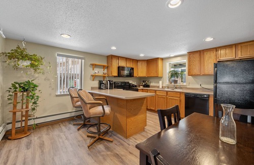 Rapid City House | Spacious 2 bedroom 2 bath home. 30 minutes from Mount Rushmore. Perfect location