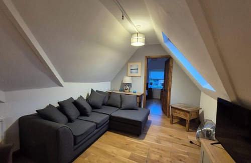 Catford Apartment | Spacious 2 bedroom 2nd floor apartment, perfect for family or groups of friends