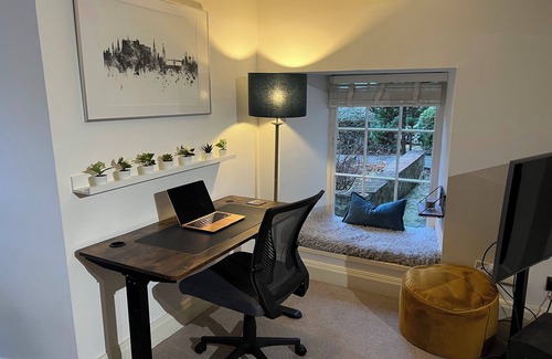 Colinton Apartment | Spacious 2-bedroom apartment in Spylaw Park