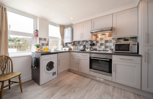 Mortehoe Apartment | Spacious 2 bedroom apartment within walking distance of Woolacombe beach, complete with own parking