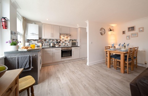 Mortehoe Apartment | Spacious 2 bedroom apartment within walking distance of Woolacombe beach, complete with own parking