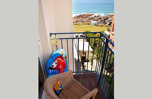Mortehoe Apartment | Spacious 2 bedroom apartment within walking distance of Woolacombe beach, complete with own parking