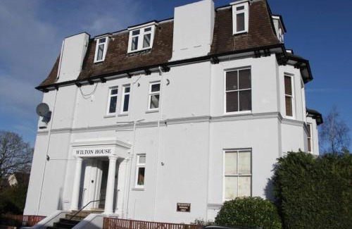 Westbourne Apartment | Spacious 2 Bedroom Apartment in Westbourne