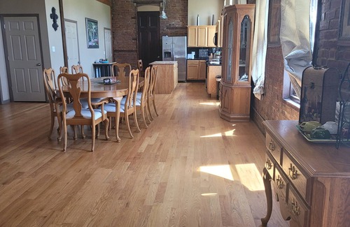 St. Louis Apartment | Spacious 2 bedroom apartment with 3 queen beds and 2 full baths