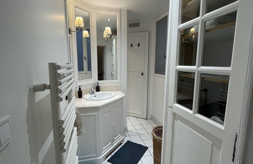 Saint-Thomas-d'Aquin Apartment | Spacious 2 bedroom apartment heart of Paris