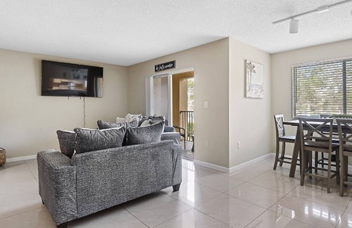 Plantation House | Spacious 2 Bedroom Condo-Townhome - SAWGRASS MALL