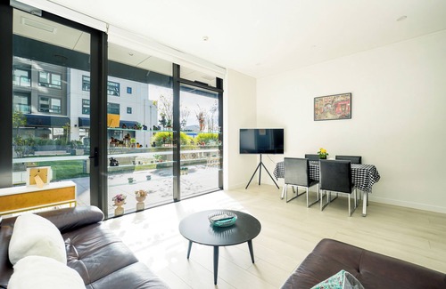 Newton Apartment | Spacious 2 Bedroom Close to City and Sky Tower