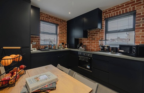 Enfield Highway Condo | Spacious 2-bedroom condo - Sleeps 5 - Free WiFi - Free Parking