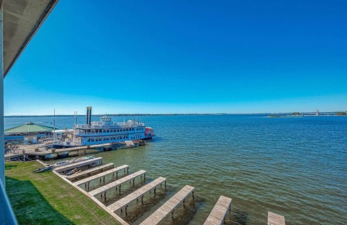 Seven Coves Condo | Spacious 2-bedroom Condo with Lake Views and WiFi - Sleeps 6