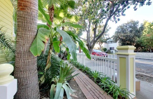 Downtown North Apartment | Spacious 2 bedroom Entire Apartment Unit #10