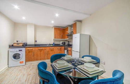 Bordesley Apartment | Spacious 2-Bedroom Flat in Birmingham – Ideal for Long-Term Stays