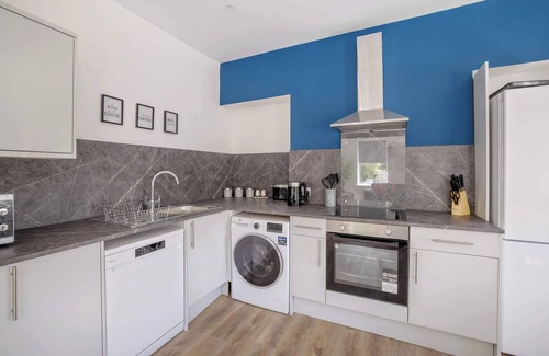 Old Trafford Apartment | Spacious 2 Bedroom Apartment in Saltash