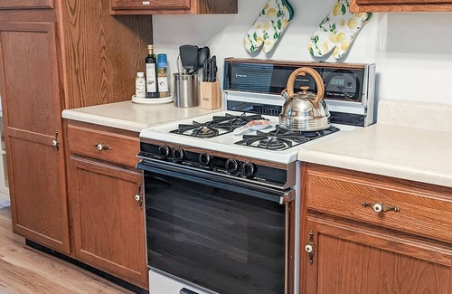 Jerome House | Spacious 2-bedroom home with garage/fenced yard