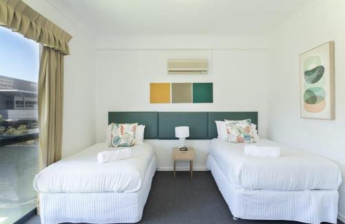 East Perth Apartment | Spacious 2 Bedroom Pool & Gym Perthcbd,optus,waca