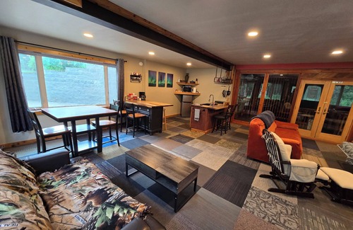 Fairbanks House | Spacious 2 bedroom, sleeps 12, indoor hottub, beautiful location for Aurora!