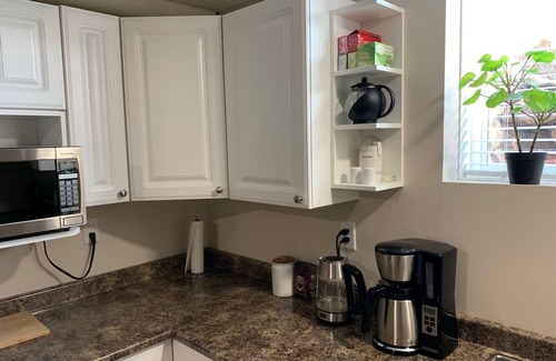 Foothills House | Spacious 2 Bedroom Suite - Beautiful Foothills