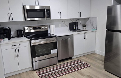 Northeast Edmonton House | Spacious 2 bedroom unit in North Edmonton.