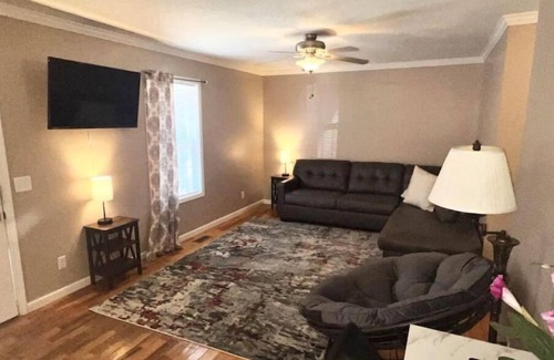 Guntersville House | Spacious 2 Bedroom Townhouse Near Lake