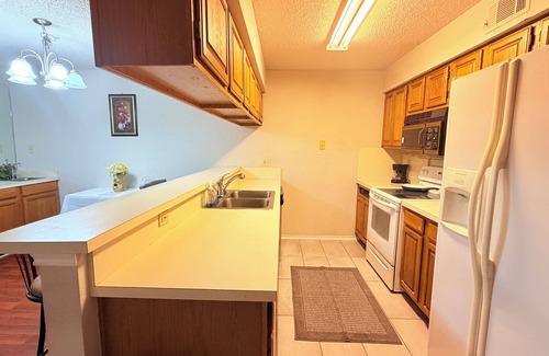 Richardson House | Spacious 2 Bedroom House | Everything within 4 mins Drive
