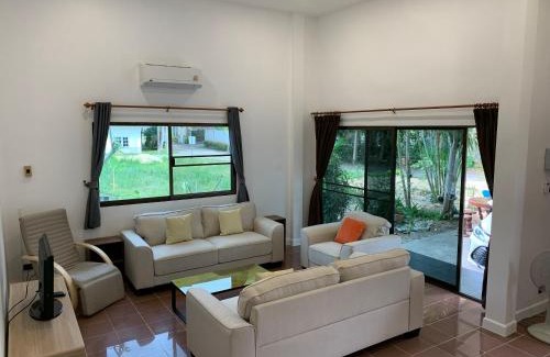 Thong Chai House | Spacious 2-bedroom villa near beach