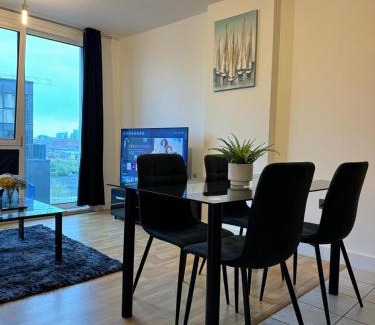 Stratford and New Town Apartment | Spacious 2 Bedrooms Apartment In Stratford
