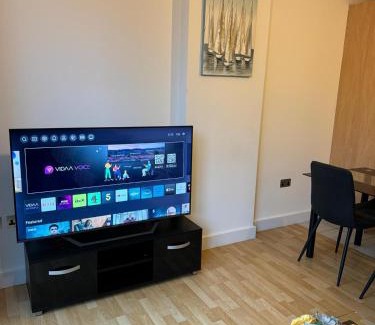 Stratford and New Town Apartment | Spacious 2 Bedrooms Apartment In Stratford